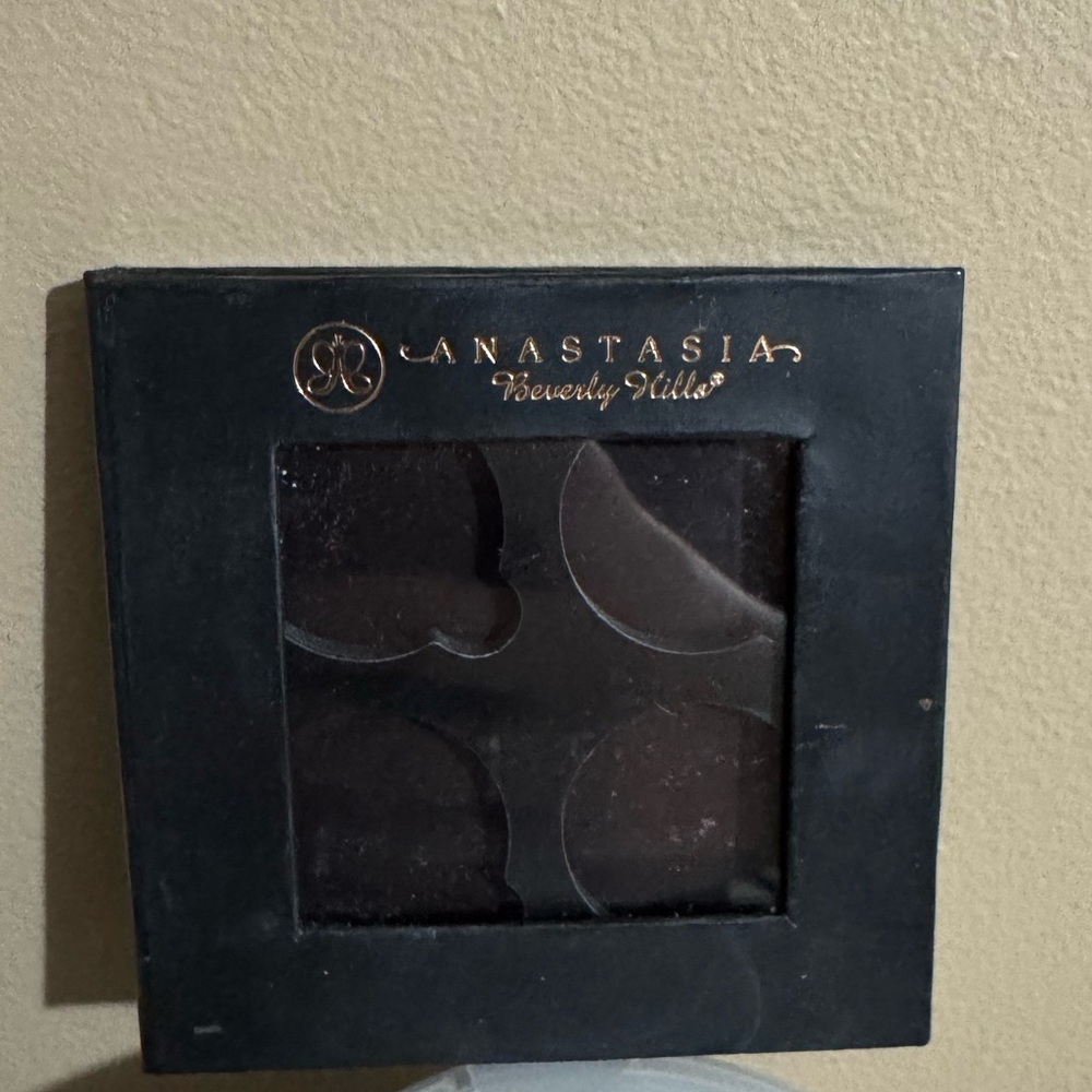 Anastasia Beverly Hills Black Eyeshadow Compact